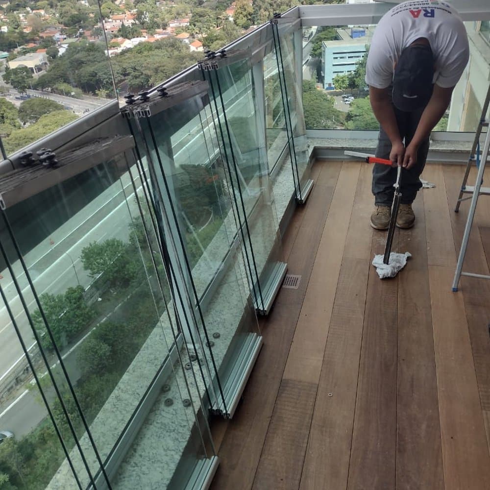 Técnico especializado em Conserto de Sacadas de Vidro - RA Manutenção